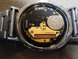 ティファニー腕時計の修理をしました。分解掃除・電池交換－時計